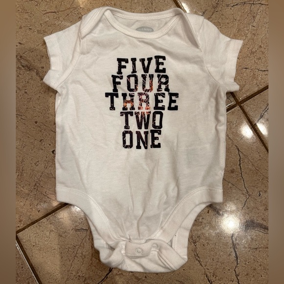 🎇New Years Countdown Baby Onesie - Picture 1 of 3